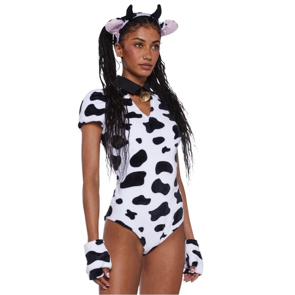 MY MILKSHAKE HALLOWEEN COSTUME SET
Cute Cow 🤍🐄🖤 - Picture 3 of 4